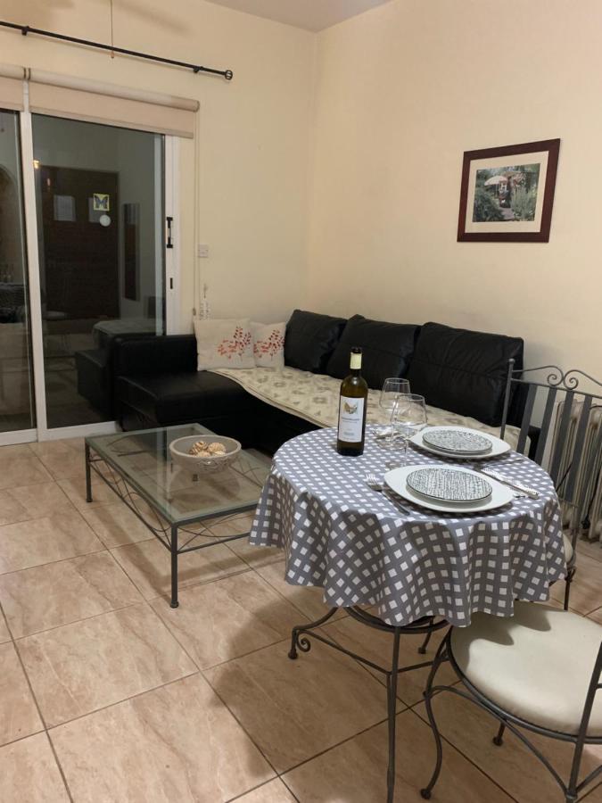 Limnos Gardens Πάφος